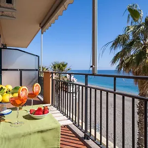 Appartamento Loft Balcone Sul Mare, Letojanni